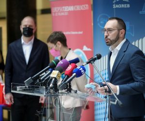 17.09.2021., Zagreb - predvorje Gradske uprave. Konferencija za medije gradonacelnika Tomislava Tomasevica povodom Europskog tjedna mobilnosti. Photo: Sanjin Strukic/PIXSELL