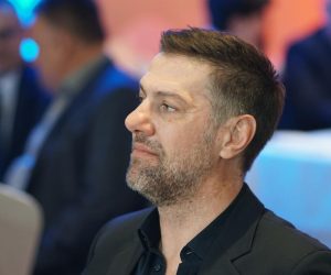 18.02.2020., Hotel Bosna, Banja Luka, BiH – Nogometni savez RS izabrao je najbolje pojedince za 2019.godinu. Na devetoj manifestaciji "Dan nogometa" za najboljeg nogometasa proglasen je Stojan Vranjes, igrac banjaluckog Borca, a najbolji trener je Branislav Krunic, takodjer iz Borca. Posebno priznanje ambasador nogometa je dobio Mladen Krstajic, bivsi izbornik reprezentacije Srbije. Zlatne plakete su dobili Slavisa Kokeza, predsjednik Nogometnog saveza Srbije, Zvezdan Terzic, generalni direktor Crvene zvezde, Zoran Smileski, nekadasnji trener FK Borac, Milorad Vucelic, predsjednik FK Partizan (Ivan Curkovic, legendarni vratar Partizana je primio nagradu umjesto njega). Najvazniju nagradu, odnosno nagradu za nogometno stvaralastvo i izuzetna dostignuca dobio je Nogometni savez Srbije, kao i proslavljeni nogometni strucnjak Velibor Bora Milutinovic. Manifestaciju je otvorio Vico Zeljkovic, od nedavno predsjednik Nogometnog saveza RS i sestric Milorada Dodika, a prisutan je bio i Igor Dodik, sin Milorada Dodika.

Photo: Dejan Rakita/PIXSELL