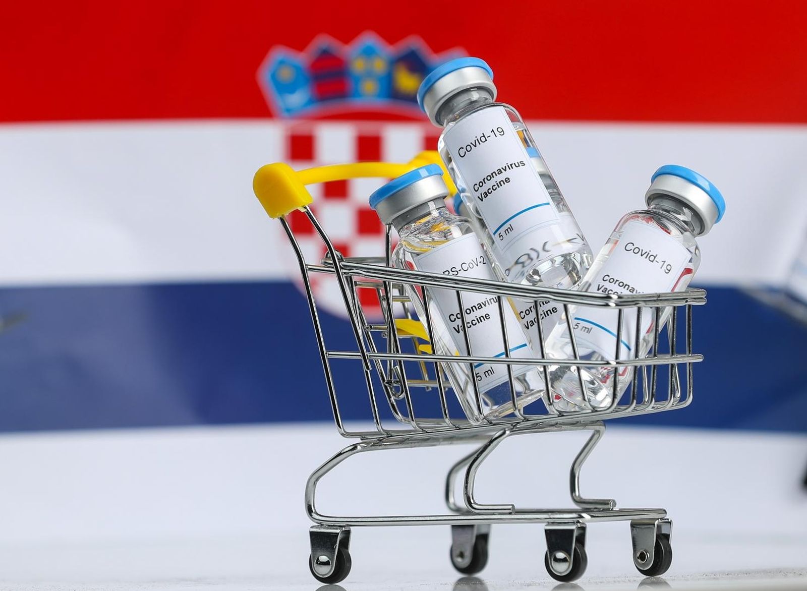 18.02.2021., Zagreb - Velika globalna potraznja za cjepivom protiv covida-19. Europska unija osigurala je najveci i najsiri portfolio narudzbi na svijetu - ukupno 1,485 milijardi doza od sest razlicitih proizvodjaca, s dodatnim opcijama za kupnju jos 780 milijuna doza. Photo: Zeljko Lukunic/PIXSELL