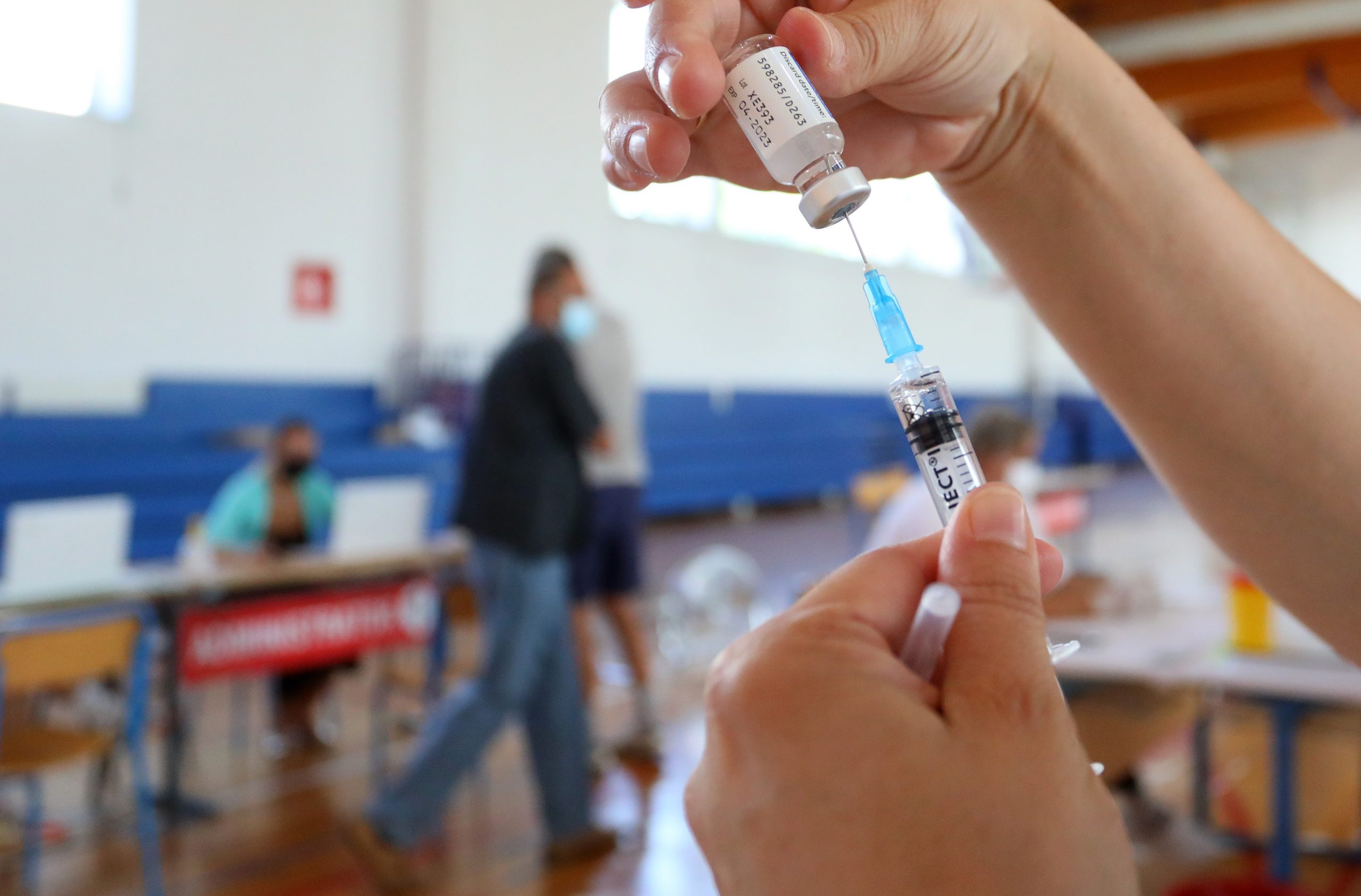 18.08.2021., Karlovac - Zavod za javno zdravstvo Karlovacke zupanije redovito provodi cijepljenje protiv koronavirusa. U dvorani Ekonomske skole punkt je otvoren tri puta tjedno, a odaziv gradana je dobar.
Photo: Kristina Stedul Fabac/PIXSELL