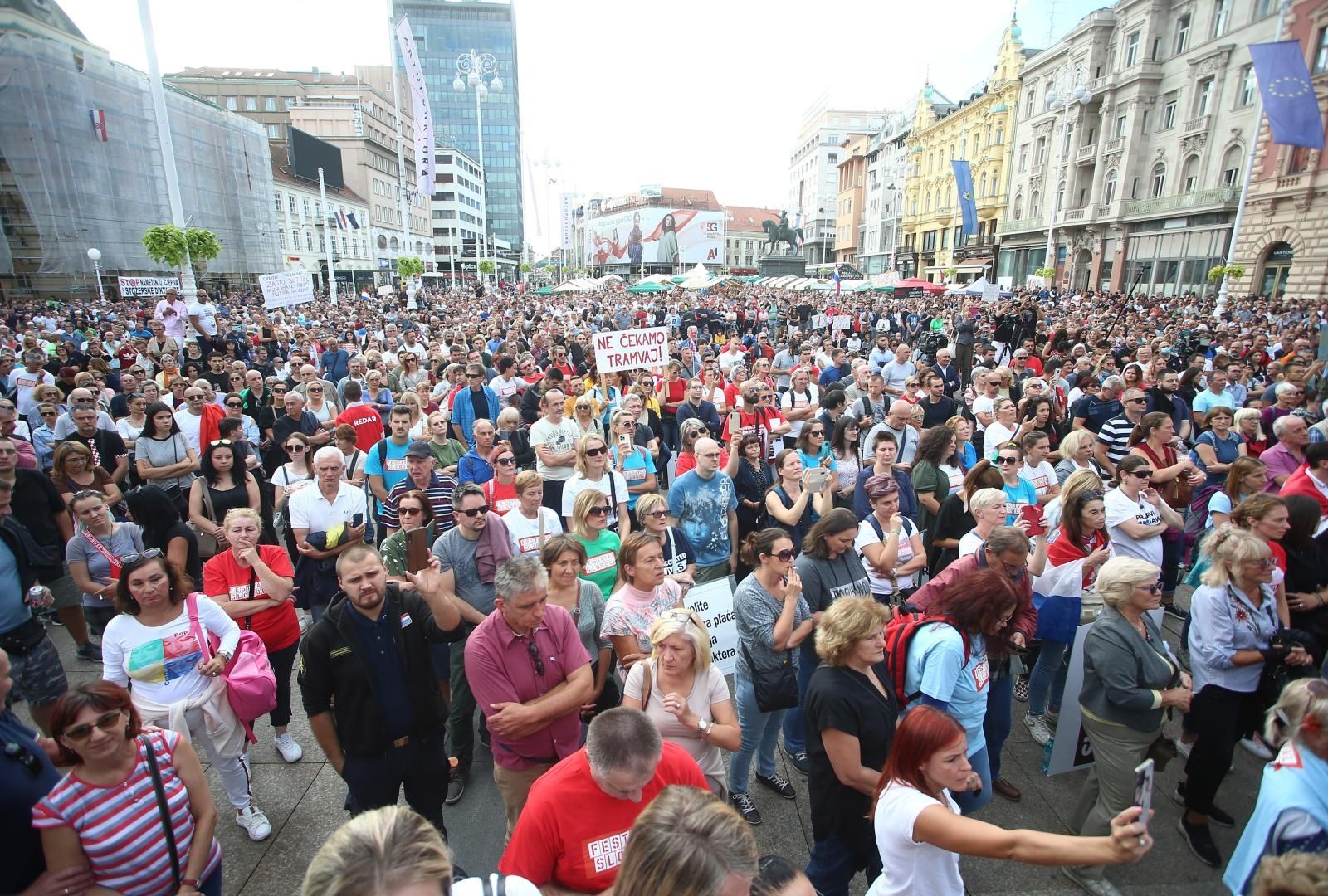 18.09.2021., Zagreb - Na Trgu bana Josipa Jelacica odrzan je Festival slobode 2.0. cija je glavna tema "Kako biti covjek i ostati slobodan kad nam se ljudskost i sloboda pokusavaju oduzeti". Photo: Matija Habljak/PIXSELL
