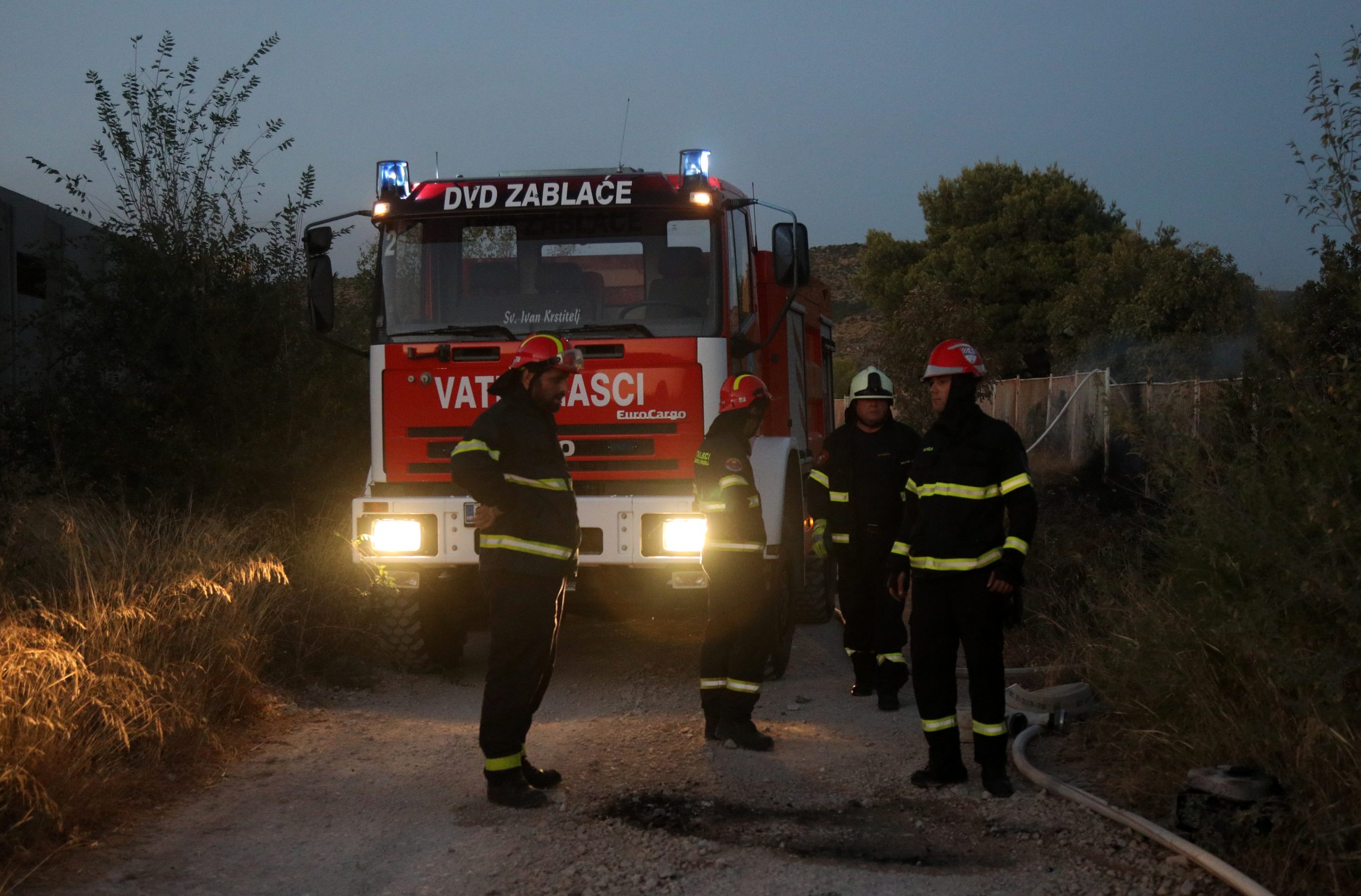 19.08.2021.,Sibenik-Na prostoru bivse vojarne Bribirskih knezova,gdje se nekada odrzavao Teraneo, lizbio je pozar,  a  na intervenciju su izasli JVP Sibenik, DVD-i Brodarica-Krapanj, Zablace, Grebastica i Zaton sa dvadeset vatrogasaca i sedam vozila.
Photo: Dusko Jaramaz/PIXSELL