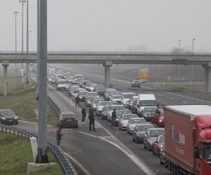 20.12.2020., Bajakovo - Na granicnom prijelazu Bajakovo vise kilometarska kolona  u smjeru prema Srbiji. Photo: Davor Javorovic/PIXSELL