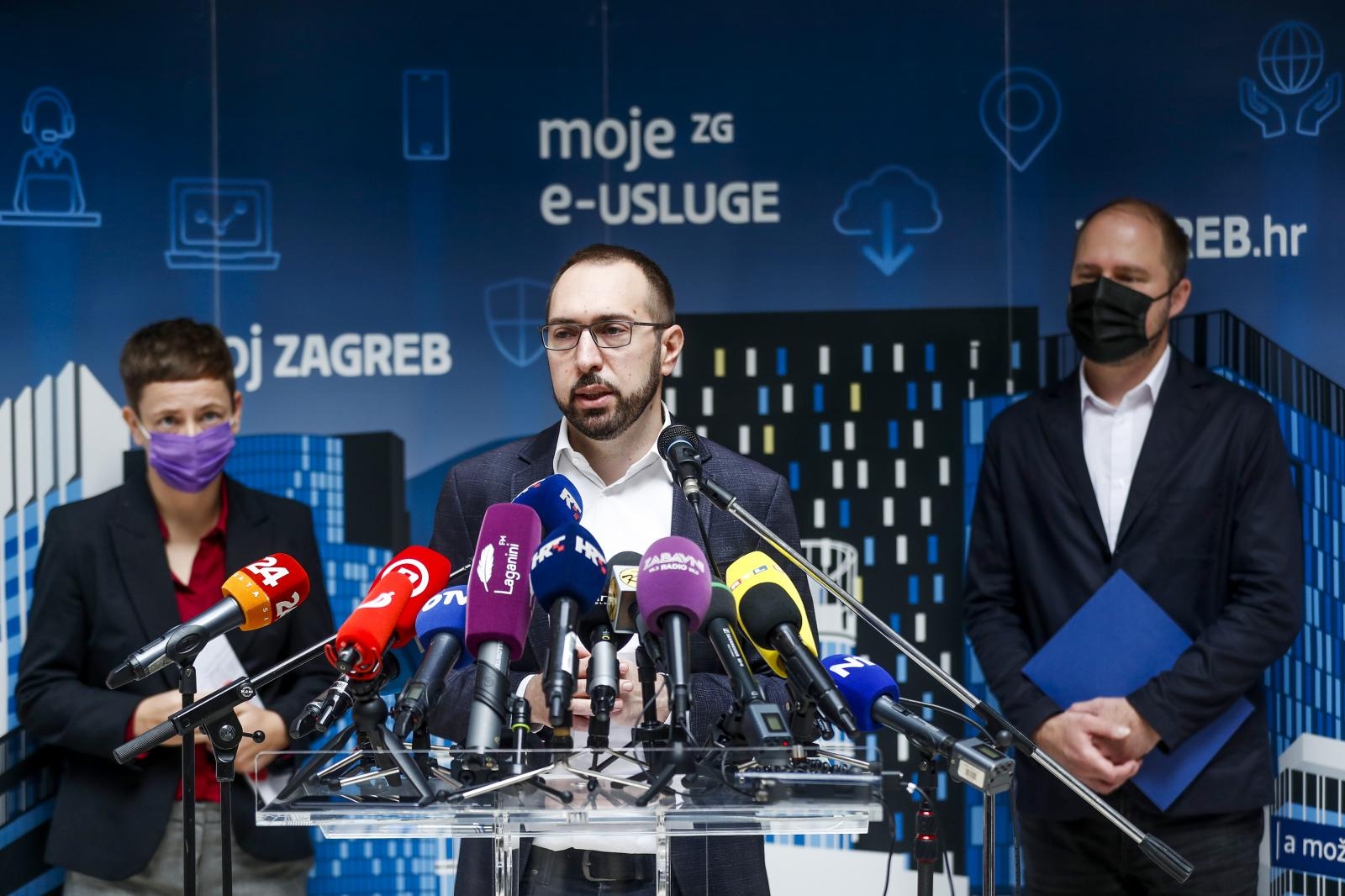 21.09.2021., Zagreb -  Gradonacelnik grada Zagreba Tomislav Tomasevic odrzao je, sa suradnicima, redovitu konferenciju za novinare. Danijela Dolenec, Luka Korlaet.
Photo: Slavko Midzor/PIXSELL