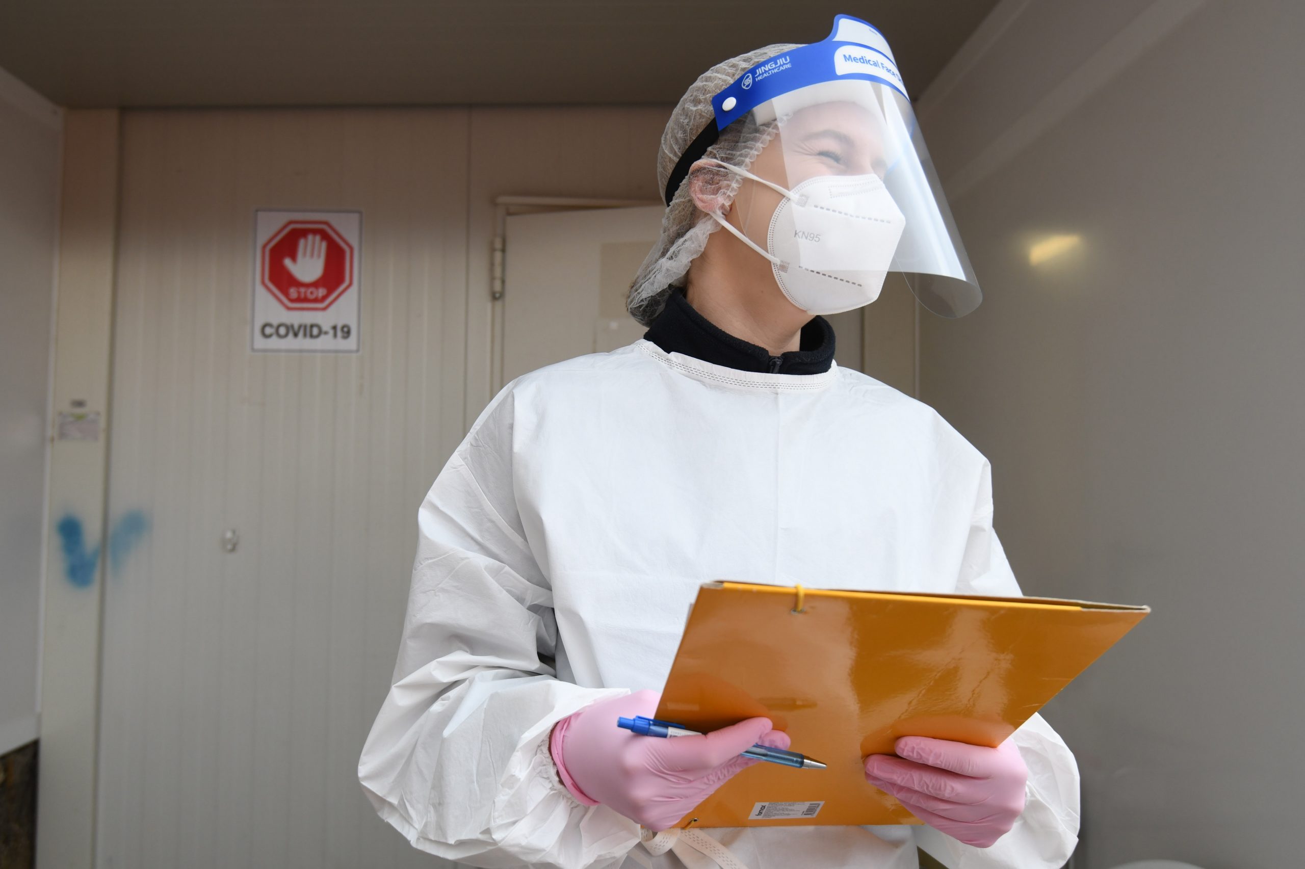 22.04.2021., Sibeniik - Zbog dobre kordinacije lijecnika i epidemiologa nema guzvi na testiranjima na Covid-19 u Sibeniku, iako ima veliki broj zarazenih virusom.
Photo: Hrvoje Jelavic/PIXSELL