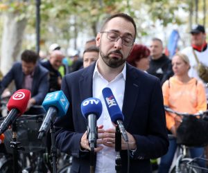 22.9.2021., Zagreb - Tradicionalnom voznjom bicikla kroz srediste grada, popularnom "Zagrebackom zbicom",  obiljezen je Dan bez automobila u okviru Europskog tjedna mobilnosti. Voznju biciklima po gradu predvodio je gradonacelnik Tomislav Tomasevic. 
Photo:Marin Tironi/PIXSELL