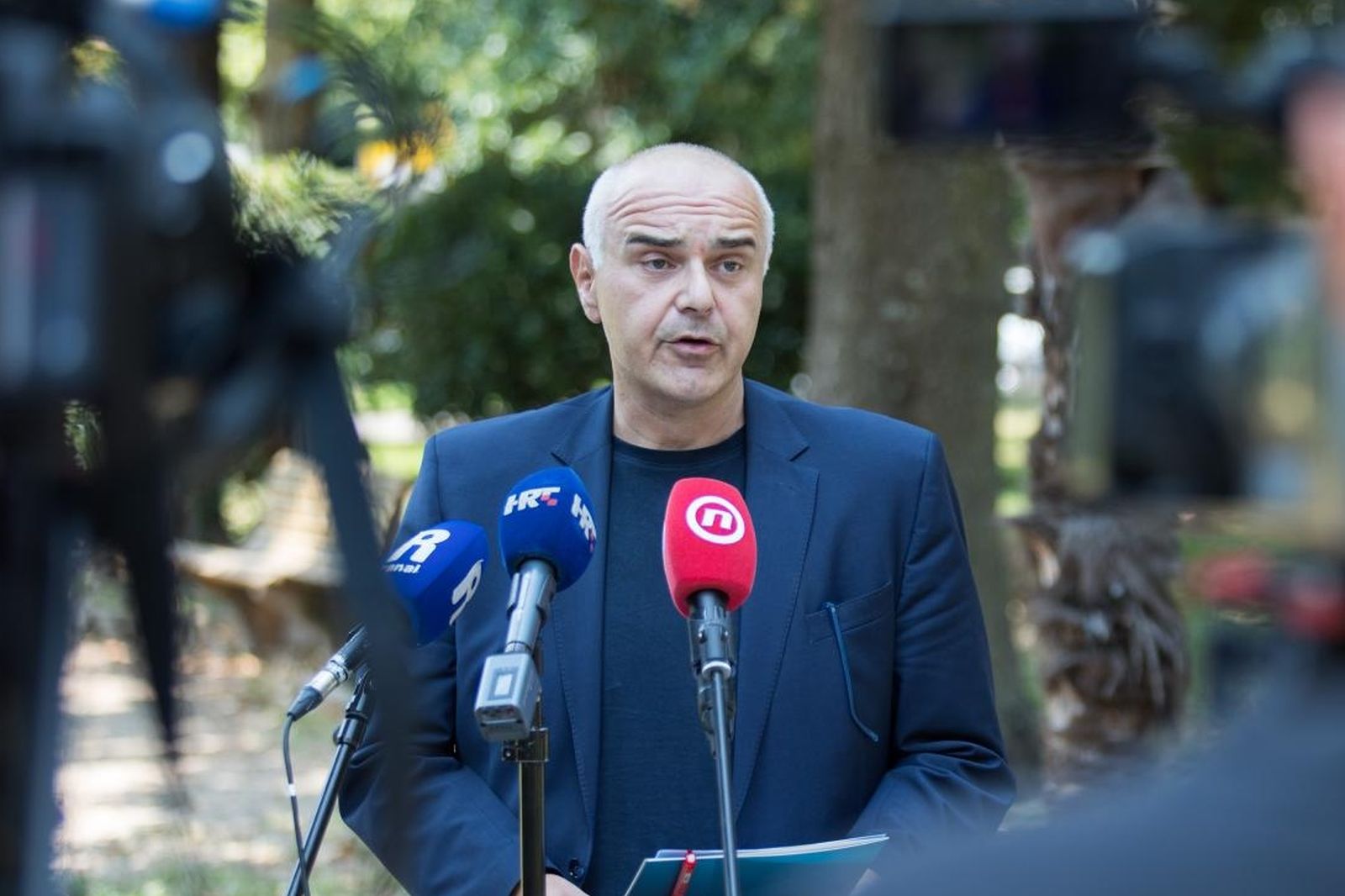 23.07.2021., Zagreb - U parku ispred Ravnateljstva KBC-a Rijeka odrzana je konferencija za medije povodom uvodjenja bolnickih putovnica za osobe s poremecajem iz spektra autizma. Ravnatelj KBC-a Rijeka Alen Ruzic Photo: Nel Pavletic/PIXSELL