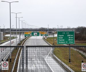 24.01.2021., Svilaj - Novi granicni prijelaz Svilaj ceka otvorenje. Nakon sto je u srpnju prosle godine dovrsena izradnja mosta preko rijeke Save kod Svilaja otvorenje ovog granicnog prijelaza sa BiH na koridoru 5C, koji je izgradjen pred kraj 2019. godine, jos je na cekanju jer radovi izgradnje granicnog prijelaza s bosansko-hercegovacke strane nisu zavrseni. Njihov rok dovrsetka radova na suvremenom granicnom prijelazu po schengenskim pravilima ocekuje se na proljece ove godine, tocnije krajem travnja. Photo: Ivica Galovic/PIXSELL