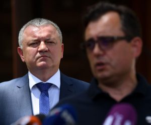 24.06.2021., Zagreb - U Ministarstvu prostornoga uredjenja, graditeljstva i drzavne imovine, odrzao se radni sastanak na temu obnove zgrada ostecenih potresom, na kojem su sudjelovali ministar Darko Horvat sa suradnicima, gradonacelnik Zagreba Tomislav Tomasevic, drzavni tajnik Sredisnjeg drzavnog ureda za obnovu i stambeno zbrinjavanje Gordan Hanzek i ravnatelj Fonda za obnovu Damir Vandjelic. 
Photo: Marko Lukunic/PIXSELL