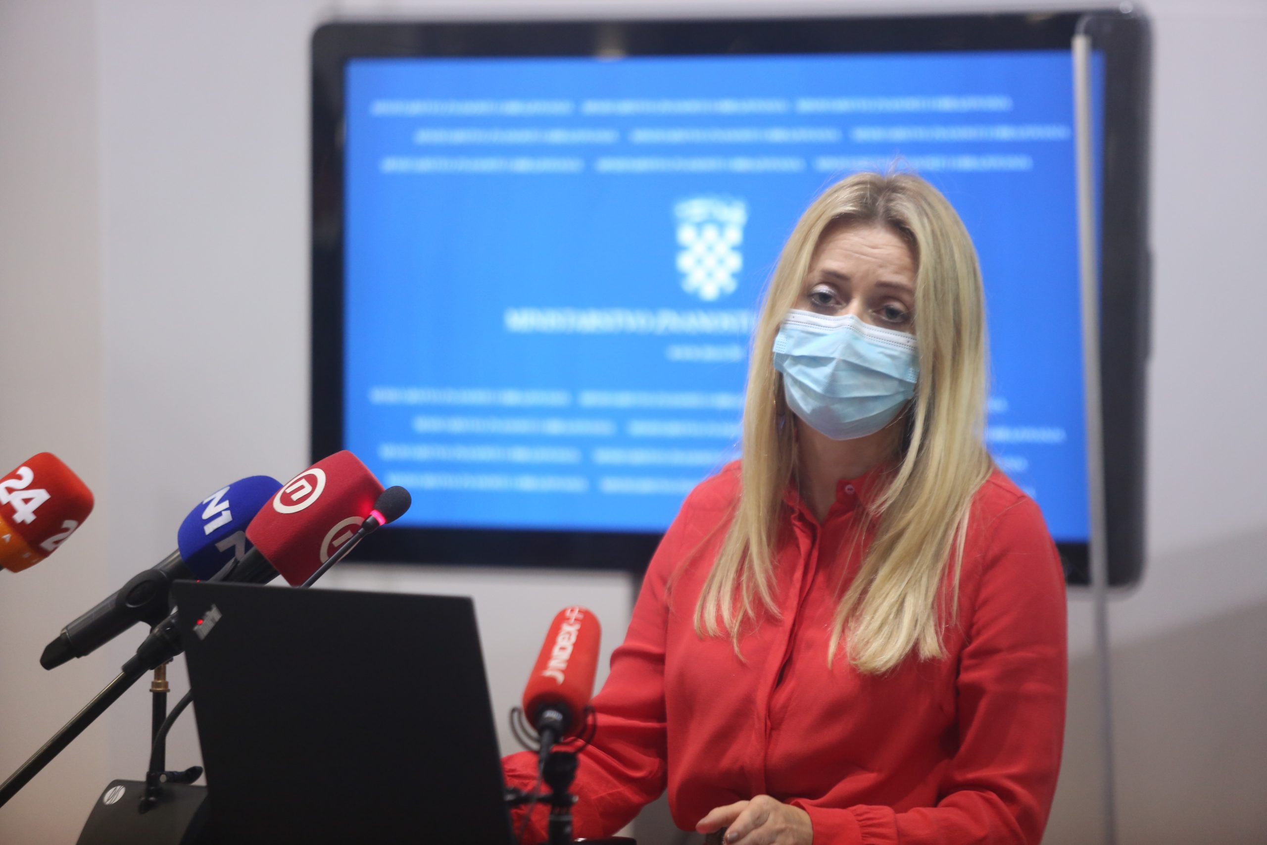 24.08.2020., Zagreb - U Ministarstvu znanosti i obrazovanja predstavljene Upute za sprjecavanje i suzbijanje epidemije COVID-19 vezano za rad predskolskih ustanova, osnovnih i srednjih skola u skolskoj godini 2020./2021. Ministar Radovan Fuchs i Ivana Pavic Simetin, zamjenica ravnatelja HZJZ.
Photo: Marin Tironi/PIXSELL