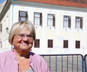 24.08.2021., Zagreb - Predsjednica GLAS-a i zastupnica u Hrvatskom saboru Anka Mrak Taritas odrzala je ispred Trga svetog Marka konferenciju za medije na temu „Sedamnaest mjeseci od potresa u Zagrebu i susjednim zupanijama”.
Photo: Patrik Macek/PIXSELL