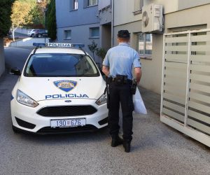 25.09.2021., Zagreb - Policija obavlja ocevid ispred zgrade u Mlinovima, u kojoj je nocas ubijeno troje ljudi. Photo: Marko Prpic/PIXSELL