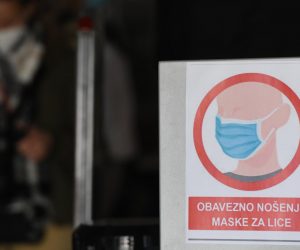 25.11.2020., Sibenik - Na svim objetkima zatvorenoga tipa obavijesti o obveznom nosenju zastitne maske.
Photo: Hrvoje Jelavic/PIXSELL