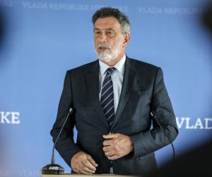 26.08.2021., Zagreb - Nakon sjednice Vlade ministar obrazovanja Radovan Fuchs dao izjavu okupljenim novinarima.
Photo: Robert Anic/PIXSELL