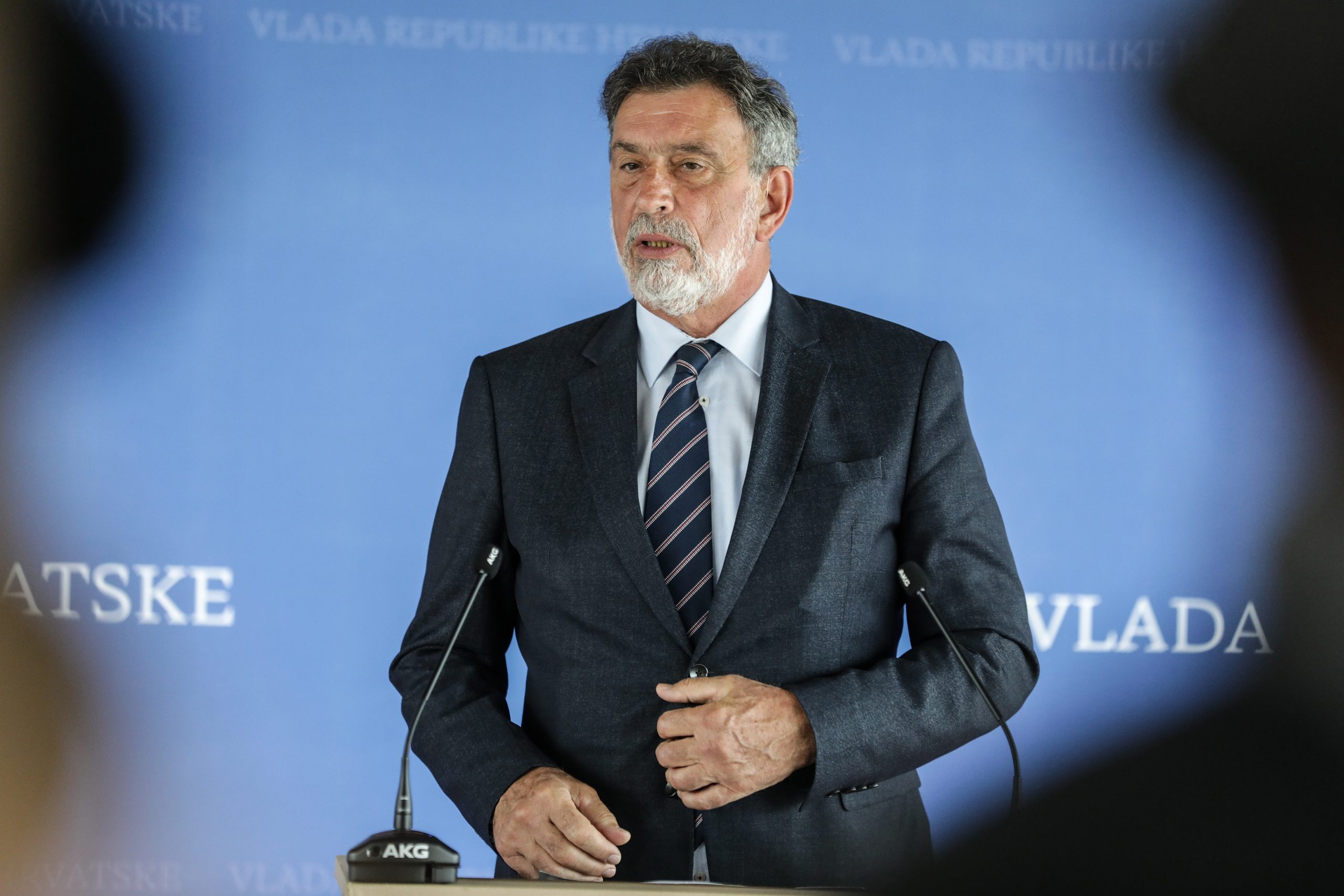 26.08.2021., Zagreb - Nakon sjednice Vlade ministar obrazovanja Radovan Fuchs dao izjavu okupljenim novinarima.
Photo: Robert Anic/PIXSELL