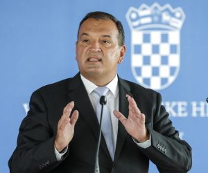 26.08.2021.,Zagreb - Nakon sjednice Vlade ministar zdravstva Vili Beros dao izjavu okupljenim novinarima.
Photo: Robert Anic/PIXSELL