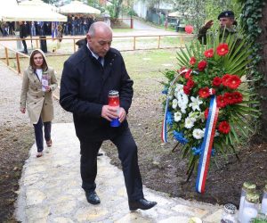 26.09.2020., Grabovac - Obiljezena 29. obljetnica pogibije troje djece i sjecanje na najmladju zrtvu u Domovinskom ratu u Grabovcu.  Komemoraciji je uz obitelj, izaslanike vojske, policije, branitelje nazocio i potpredsjednik Vlade i ministar hrvatskih branitelja Tomo Medved.
Photo: Kristina Stedul Fabac/PIXSELL