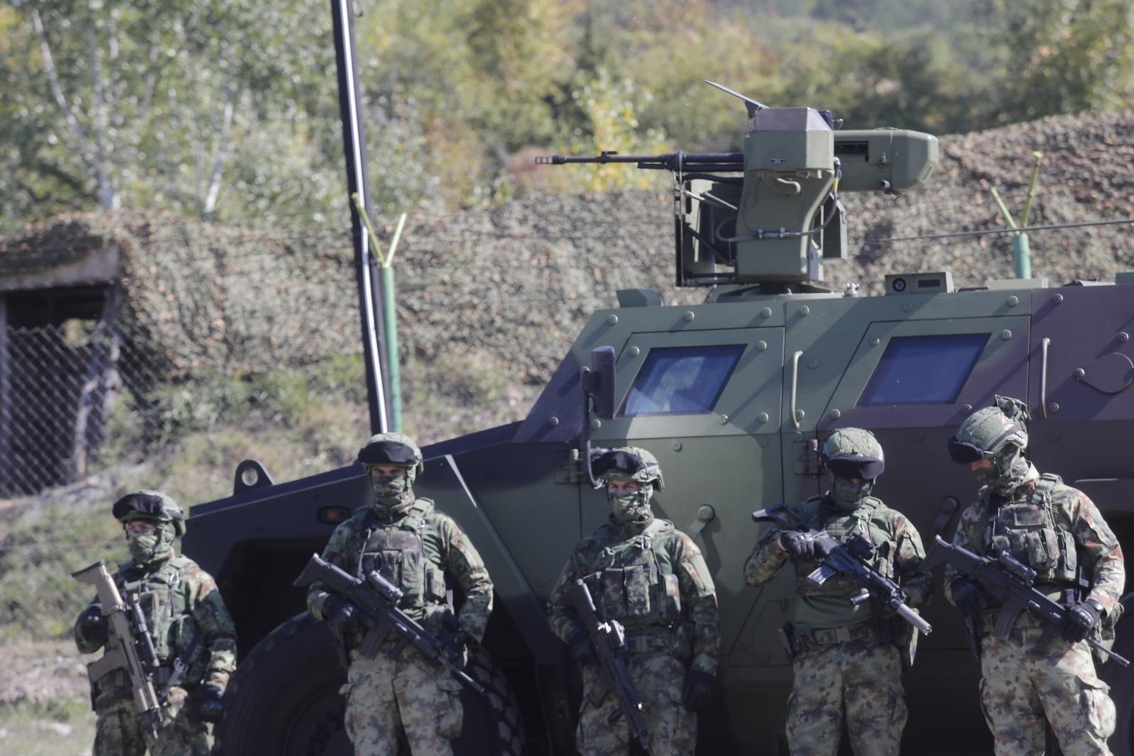 26, September, 2021, Raska  - Deputy Prime Minister and Minister of Defense Nebojsa Stefanovic and Chief of the General Staff of the Serbian Army General Milan Mojsilovic are visiting a part of the Serb forces that are in a state of increased combat readiness, and are active within tactical groups located in the Raska garrison, Rudnica military base and direction towards the administrative crossing Jarinje. Photo: M.M./ATAImages

26, septembar, 2021,  Raska - Potpredsednik Vlade i ministar odbrane Nebojsa Stefanovic i nacelnik Generalstaba Vojske Srbije general Milan Mojsilovic  obilaze deo srpskih snaga koje se nalaze u stanju povisene borbene gotovosti, a zadejstvovane su u okviru taktickih grupa koje se nalaze u Garnizonu u Raskoj, vojnoj bazi "Rudnica" i na pravcu ka administrativnom prelazu Jarinje. Photo: M.M./ATAImages
