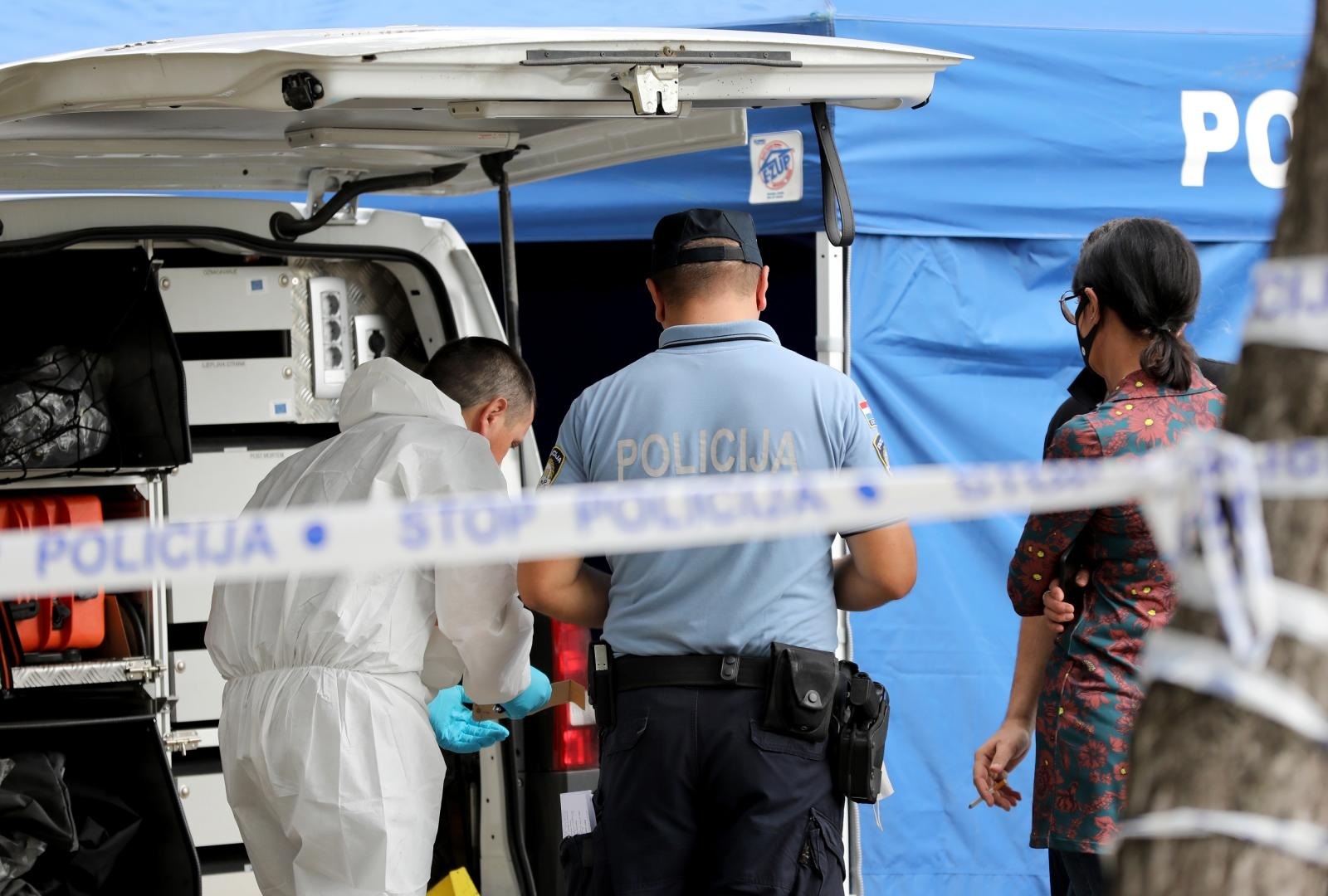 27.09.2021., Zagreb - Policisjki ocevid u zagrebackom naselju Trnje gdje je u jutarnjim satima pronadjeno tijelo muskarca. Photo. Jurica Galoic/PIXSELL