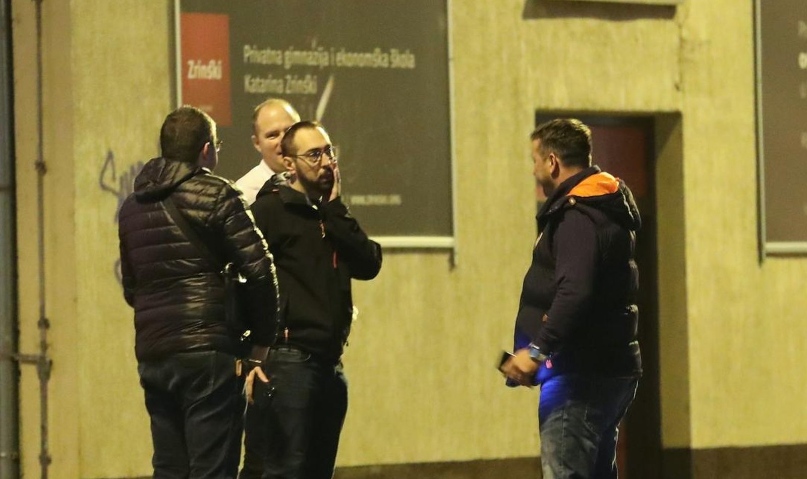 28.09.2021., Zagreb - Gradonacelnik Tomislav Tomasevic obisao je mjesto puknuca vodovodne cijevi na krizanju Selske ulice i Bastijanove ulice.
Photo: Luka Stanzl/PIXSELL