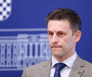 28.09.2021., Zagreb - Na konferenciji za medije Kluba zastupnika Mosta odzanoj u Saboru o  temi: "Priznaje li Vlada novim Zakonom da je ukrala prosli referendum?" govorili su zastupnici Zvonimir Troskot i Bozo Petrov.
Photo: Patrik Macek/PIXSELL