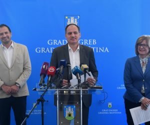 29.09.2021., Zagreb - Klub gradskih zastupnika Domovinskog pokreta i Zelene liste odrzali su konferenciju za medije u gradskoj skupstini. Slaven Dobrovic, Igor Peternel, Ana Lederer. 
Photo: Marko Lukunic/PIXSELL