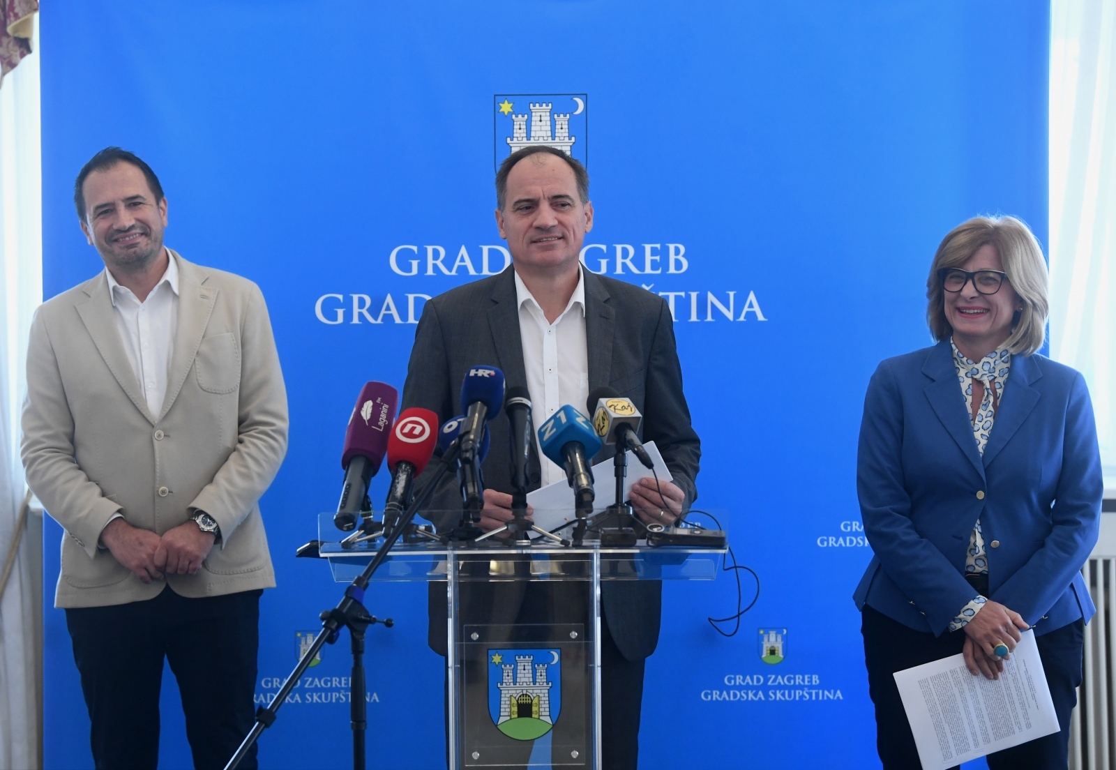 29.09.2021., Zagreb - Klub gradskih zastupnika Domovinskog pokreta i Zelene liste odrzali su konferenciju za medije u gradskoj skupstini. Slaven Dobrovic, Igor Peternel, Ana Lederer. 
Photo: Marko Lukunic/PIXSELL