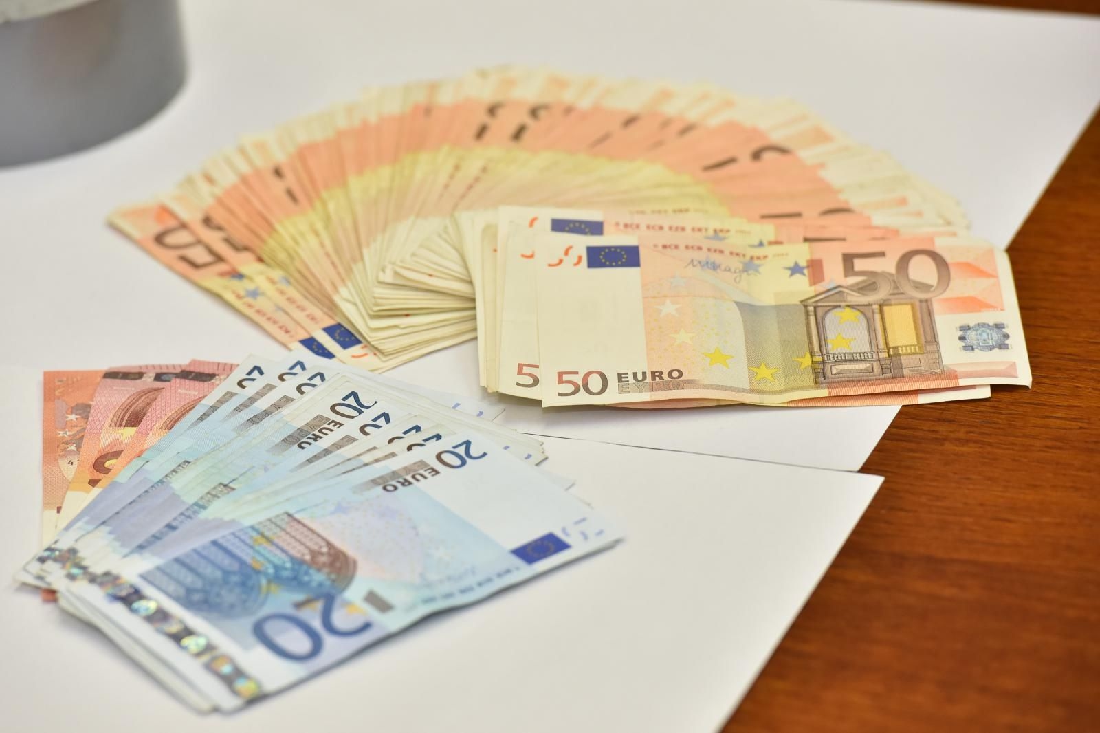 04.09.2015., Zadar - Nacelnik PU Zadarske na izvanrednoj konferenciji za medije prezentirao je uspjesno okoncanu akciju zapljene preko kilograma cistog kokaina. Droga je pronadjena u vozilu njemackih registarskih oznaka na odmoristu Nadin na autocesti A1. Osim kokaina kod vozaca je pronadjeno oko 10.000 eura. 
Photo: Dino Stanin/PIXSELL