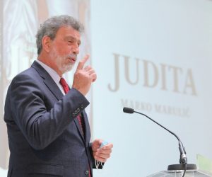 07.09.2021., Zagreb - U predvorju I. gimnazije odrzano je predstavljanje novoga citanja "Judite" Marka Marulica, prvoga knjizevno-umjetnickog djela na hrvatskome jeziku. Rijec je o prilagodbi Maruliceva originala danasnjim generacijama na suvremeni neutralni prozni hrvatski standardni jezik koju su izradili znanstvenici s Odjela za povijest hrvatskoga jezika i povijesnu leksikografiju. U predstavljanju su sudjelovali ministrica kulture Nina Obuljen Korzinek, ministar znanosti i obrazovanja Radovan Fuchs, ravnatelj Instituta za hrvatski jezik i jezikoslovlje Zeljko Jozic, glavni urednik Jutarnjega lista Goran Ogurlic i ravnateljica I. gimnazije u Zagrebu Dunja Marusic Brezetic. Radovan Fuchs. 
Photo: Tomislav Miletic/PIXSEL