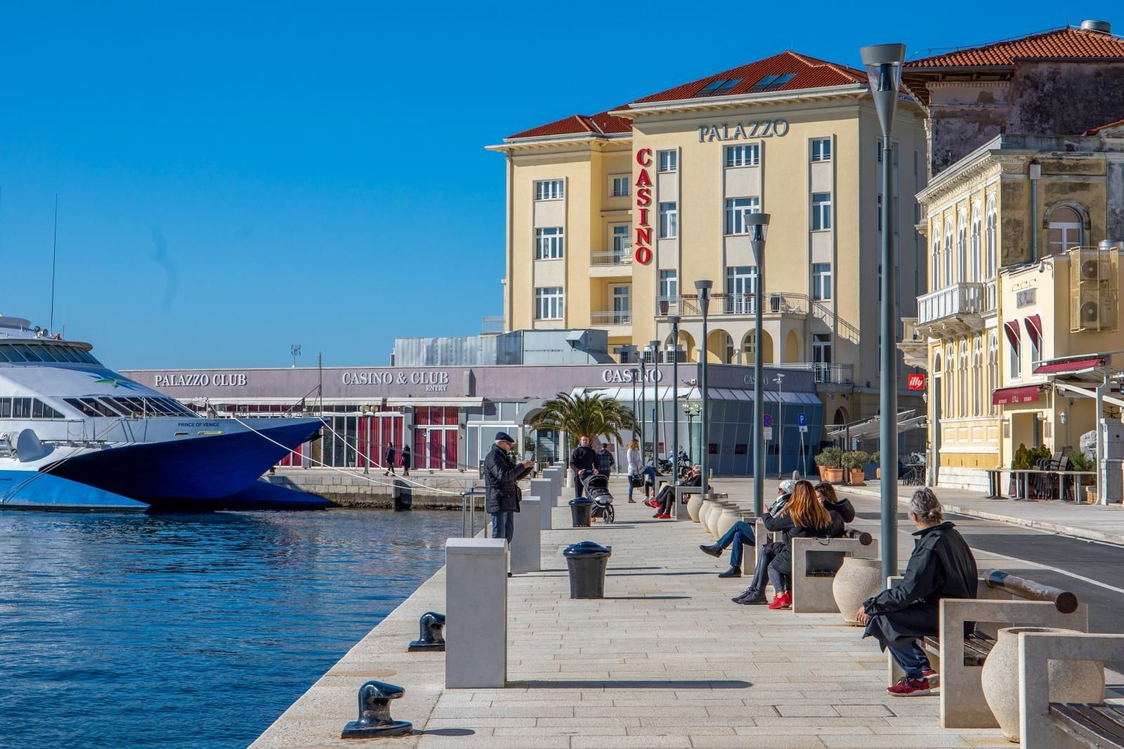 13.02.2021., Porec - 
Suncan i vjetrovit dan u Porecu.
Photo: Srecko Niketic/PIXSELL