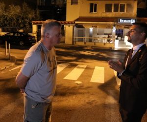 08.09.2021.,Split-  U Splitu je doslo  do sukoba zbog parkinga u osjeckoj ulici na Gripama na parkingu koji koristi Kerumov partner Tonci Omrcen.
 Pozvana je i policija koja je stigla na intervenciju s nekoliko vozila.Grad Split je uklonio stupice na parkingu koji koristi firma Toncija Omrcena, poduzetnika bliskog Zeljku Kerumu. On je takodjer prisutan na mjestu dogadjaja te se verbalno obracunao s Bojanom Ivosevicem.
Photo:Ivo Cagalj/PIXSELL
