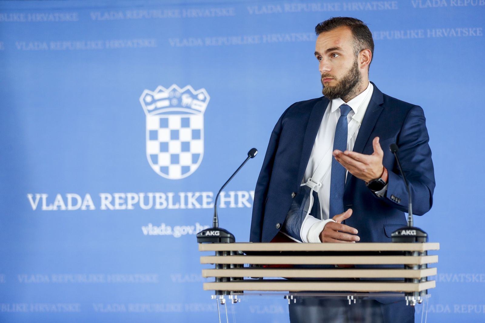 02.09.2021., Zagreb - Ministar rada, mirovinskoga sustava, obitelji i socijalne politike Josip Aladrovic dao je izjavu medijima nakon sjednice Vlade u Nacionalnoj i sveucilisnoj knjiznici. 
Photo: Slavko Midzor/PIXSELL