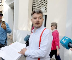 01.09.2021., Zagreb - Akcijom "Pratite trag novca" Dario Jurican pokusao je danas ukazati na necinjenje kada je u pitanju netransparentno vlasnistvo medija. Photo: Patrik Macek/PIXSELL