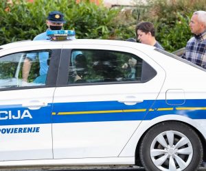 15.09.2021., Krapinske toplice - Osnovna skola Krapinske toplice, Zbog roditelja djecaka koji su prosvjedovali protiv nosenje maski u skoli zastitari i policija cuvaju skolu. 
Photo: Luka Stanzl/PIXSELL