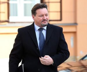02.11.2017., Zagreb - U Banskim dvorima odrzana je redovna sjednica Vlade RH. Ministri dolaze na sjednicu. Lovro Kuscevic. 
 Photo: Jurica Galoic/PIXSELL