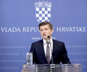 08.09.2021., Zagreb - Nakon sastanka s predsjednicima Uprava banaka u Banskim dvorima odrzana je konferencija za medije. Direktor Hrvatske udruge banaka Zdenko Adrovic, guverner Hrvatske narodne banke Boris Vujcic, ministar financija Zdravko Maric Photo: Patrik Macek/PIXSELL