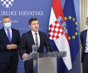 08.09.2021., Zagreb - Nakon sastanka s predsjednicima Uprava banaka u Banskim dvorima odrzana je konferencija za medije. Direktor Hrvatske udruge banaka Zdenko Adrovic, ministar financija Zdravko Maric, guverner Hrvatske narodne banke Boris Vujicic. Photo: Patrik Macek/PIXSELL