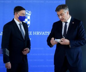 13.09.2021., Zagreb - U Nacionalnoj i sveucilisnoj knjiznici odrzana je Sjednica Nacionalnog vijeca za uvodjenje eura i posjet potpredsjednika EK Valdisa Dombrovskisa nakon cega su premijer Plenkovic i Dombrovskis dali izjave za medije. Photo: Marko Lukunic/PIXSELL