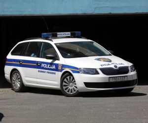 02.06.2015., Zagreb - Zagrebacka policija pretrazuje garaze u naselju Siget. Uhiceno je vise ljudi, a sumnja da su uhicenja povezana s drogom.
Photo: Tomislav Miletic/PIXSELL