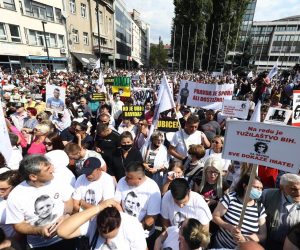 11.09.2021., Sarajevo, Bosna i Hercegovina - Danas se u Sarajevu, s pocetkom u 13 sati ispred Narodnog kazalista, odrzavaju prosvjedi povodom smrti dvojice mladica, Dzenana Memica iz Sarajeva i Davida Dragicevica iz Banje Luke.
Photo: Armin Durgut/PIXSELL