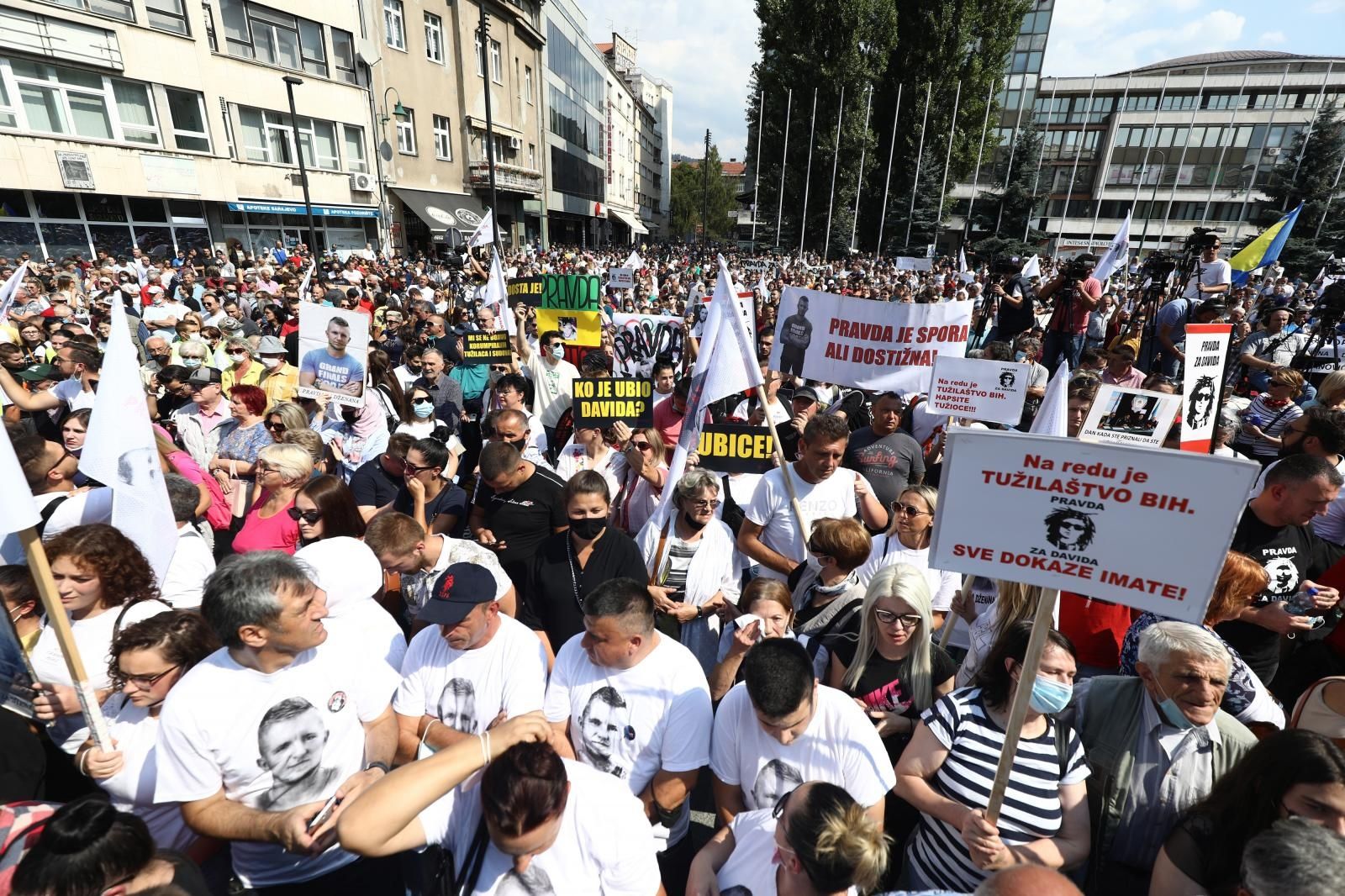 11.09.2021., Sarajevo, Bosna i Hercegovina - Danas se u Sarajevu, s pocetkom u 13 sati ispred Narodnog kazalista, odrzavaju prosvjedi povodom smrti dvojice mladica, Dzenana Memica iz Sarajeva i Davida Dragicevica iz Banje Luke.
Photo: Armin Durgut/PIXSELL