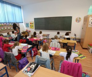 22.09.2015., Osijek - U osnovnoj skoli Svete Ane pregradili skolski hol da bi napravili jos dvije ucionice za jednosmjensku nastavu. Photo: Davor Kibel/Glas Slavonije/PIXSELL