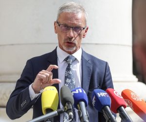 02.09.2021., Zagreb - Guverner Hrvatske narodne banke Boris Vujcic nakon sastanka s predsjednikom Vlade Andrejom Plenkovicem dao je medijima izjavu vezano za zatvaranje minusa gradjanima. Photo: Robert Anic/PIXSELL