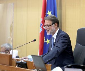 02.09.2020., Zagreb - Sabor je danas poceo 2. izvnarednu sjednicu koja je sazvana na zahtjev Vlade radi donosenja Zakona o obnovi Zagreba i okolice nakon potresa. Predsjednik Sabora Gordan Jandrokovic Photo: Patrik Macek/PIXSELL