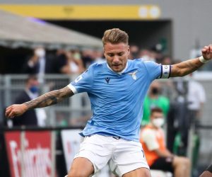 epa09463990 Lazio's forward Ciro Immobile (L) and AC Milan's defender Fikayo Tomori in action during the Italian Serie A soccer match AC Milan vs SS Lazio at the Giuseppe Meazza Stadium in Milan, Italy, 12 September 2021.  EPA/ROBERTO BREGANI