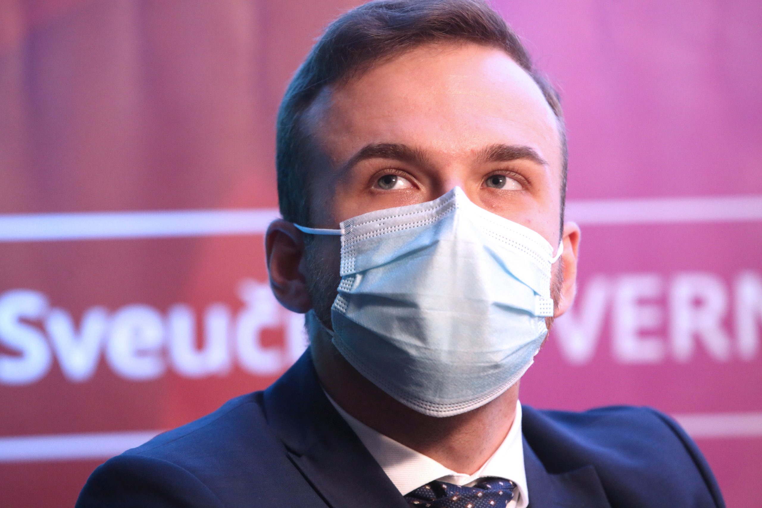 Zagreb, 20.09.2021. -  Na Sveuèilitu Vern odran je okrugli stol na temu Vraæaju li se studenti na fakultete?, na kojem æe kao glavni gost sudjelovati Radovan Fuchs, ministar znanosti i obrazovanja Republike Hrvatske. Sudsjelovali su Mihovil Miokoviæ (na fotografiji), Vlatko Cvrtila, Radovan Fucks, Ivana Paviæ imetin i Mirko Planiniæ. foto HINA /Zvonimir KUHTIÆ/ kuzo