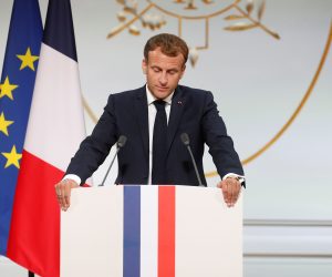 epa09477549 French President Emmanuel Macron delivers a speech during a ceremony in memory of the Harkis, Algerians who helped the French Army in the Algerian War of Independence, at the Elysee Palace in Paris, France, 20 September 2021.  EPA/GONZALO FUENTES / POOL  MAXPPP OUT