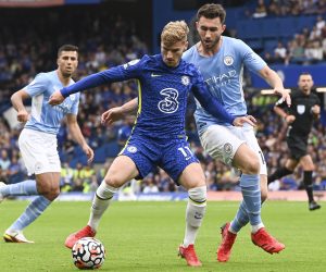 epa09487091 Timo Werner (C) of Chelsea in action against Aymeric Laporte (R) of Manchester City during the English Premier League soccer match between Chelsea FC and Manchester City in London, Britain, 25 September 2021.  EPA/Facundo Arrizabalaga EDITORIAL USE ONLY. No use with unauthorized audio, video, data, fixture lists, club/league logos or 'live' services. Online in-match use limited to 120 images, no video emulation. No use in betting, games or single club/league/player publications