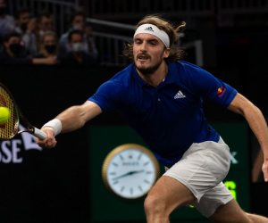epa09488289 Team Europe's Stefanos Tsitsipas of Greece returns the ball during his singles match against Team World's Nick Kyrgios of Australia in the Laver Cup held at the TD Garden in Boston, Massachusetts, USA, 25 September 2021.  EPA/CJ GUNTHER