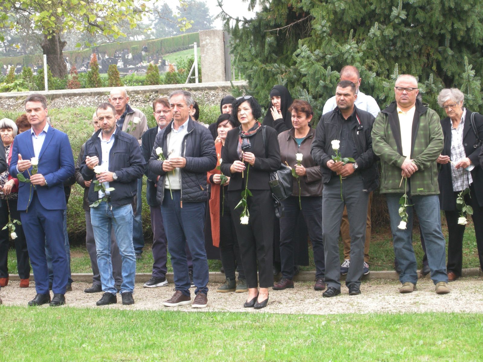 Sisak, 02.10.2021 -  Srpsko narodno vijeæe i Vijeæe srpske nacionalne manjine u sisaèkom Parku Diane Budisavljeviæ odrali su komemoraciju i parastos za rtve djeèjeg ustakog logora. Uz predstavnike Vijeæa srpske nacionalne manjine Grada Siska, na komemoraciji je sudjelovao i saborski zastupnik i predsjednik SNV-a Milorad Pupovac.
foto HINA/ ik